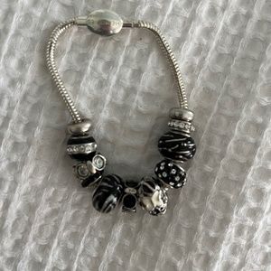 Memories silver bracelet with 9 charms and 2 stoppers